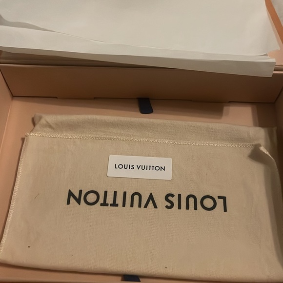 Louis vuitton - Picture 2 of 11